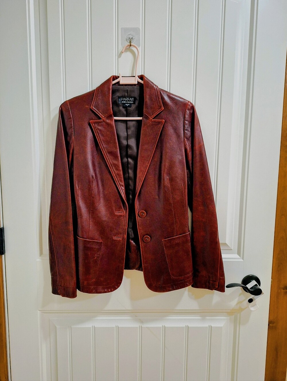 LIKE NEW, PARFAIT Italian Premium Leather Blazer in Burgundy color, Women Size M